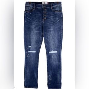 CAbi button fly straight jeans 8. Great fit. Highly sought after New w/tags!